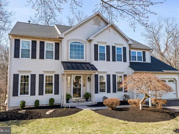 700 Ridge Dr, Douglassville, PA 19518