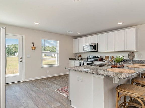 5th image of 152 Dagger Ct.