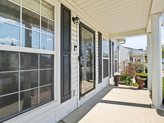 4th image of 4462 Alameda Dr