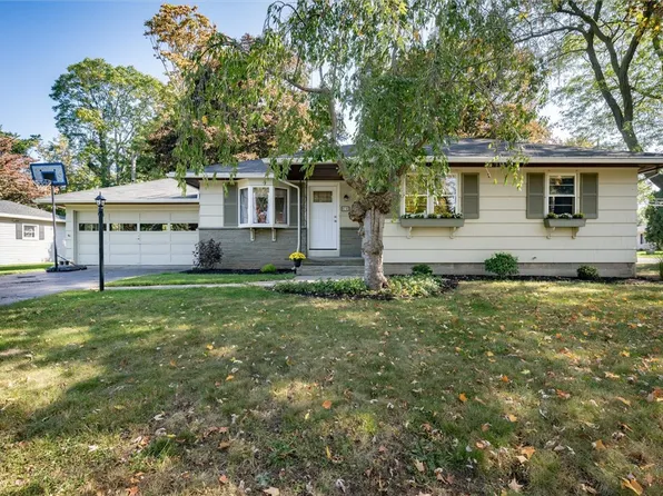 66 Brookview Dr, Rochester, NY 14617