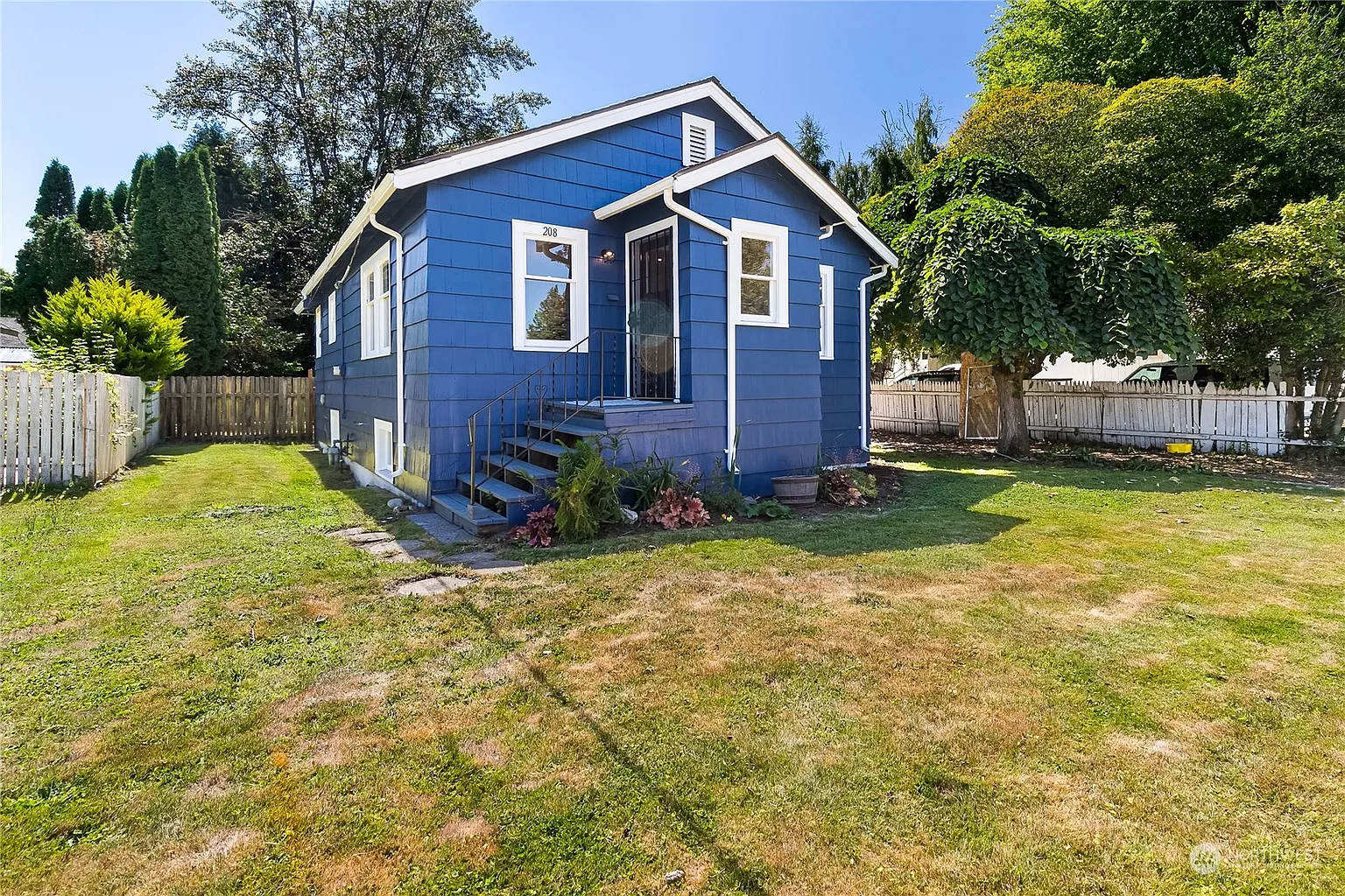 208 E Section Street photo 1