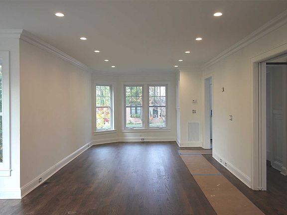 4th image of 46 E Carver St