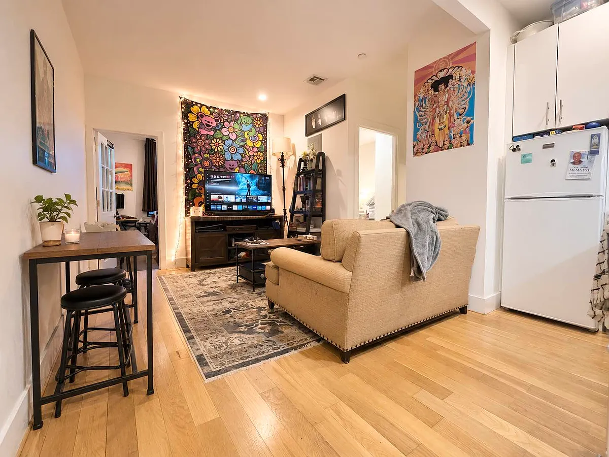 Building Photo - 818 Lexington Ave #5G