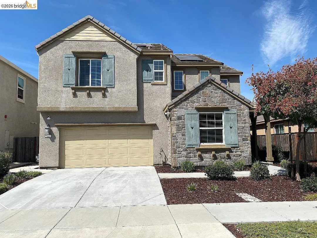 4 bed, 3.0 bath, 2339 sqft, $4,029 — Photo 1