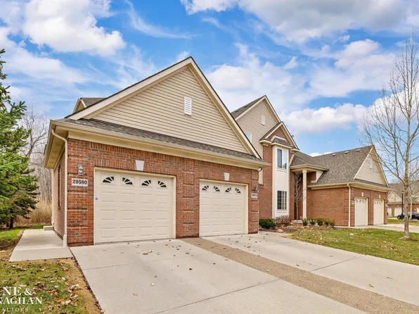 29580 Woodpark Cir, Warren, MI 48092