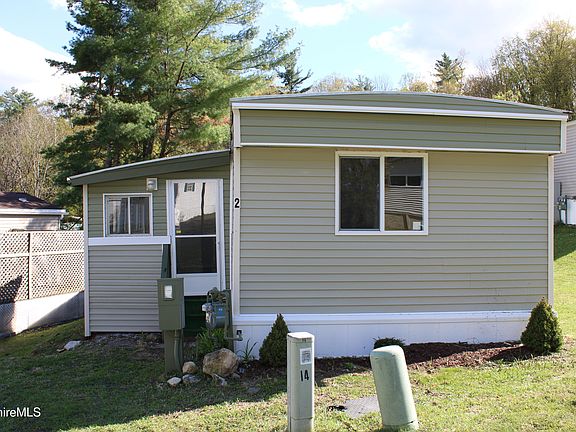 3rd image of 2 Lakewood Cir