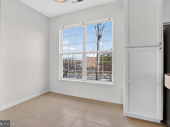 4th image of 22976 Fontwell Sq