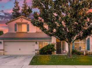 8615 Harbor Club Dr, Bakersfield, CA 93312