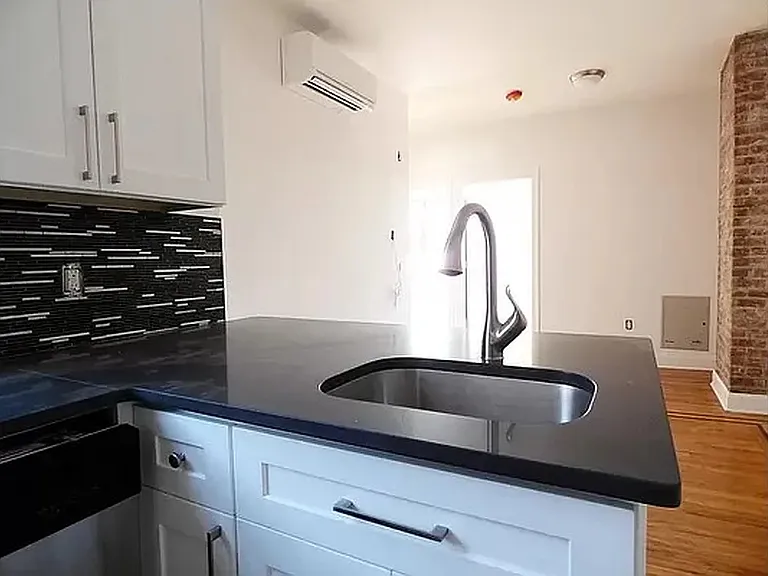 296 Schaefer St #6 — Photo 4