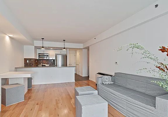 3rd image of 189 Avenue C APT 6C
