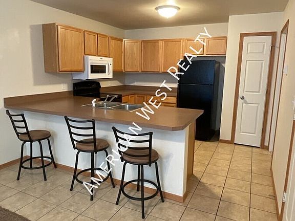 2nd image of 1580 32nd St APT B
