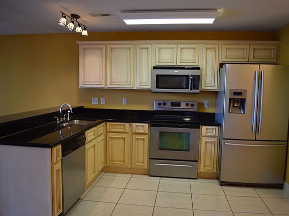 Fully upgraded kitchen
