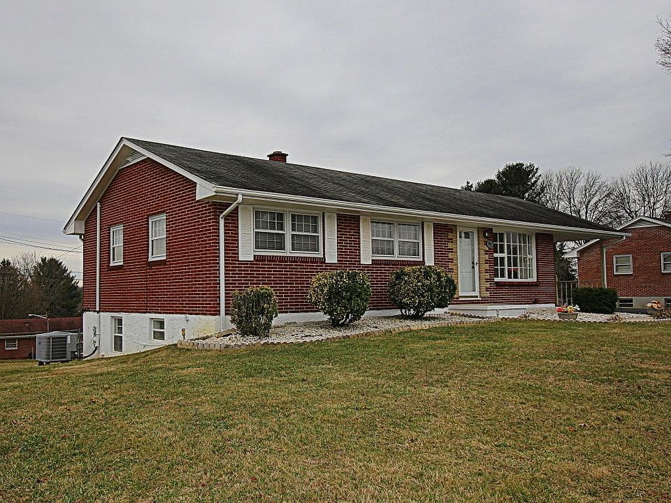 1st image of 40 Crescent Dr