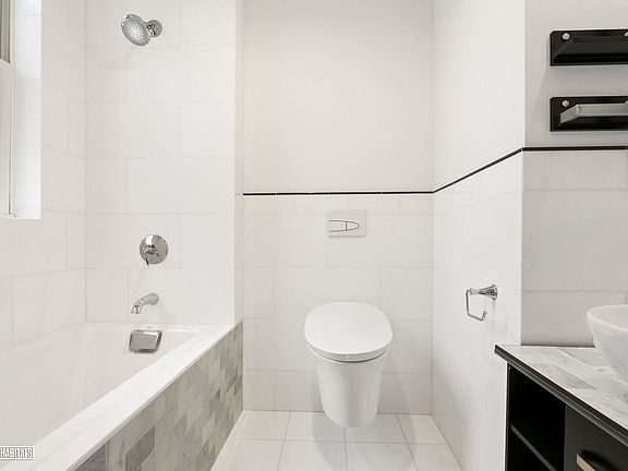 5th image of 305 W 72nd St APT 7C