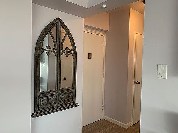 Entry way w/ closets