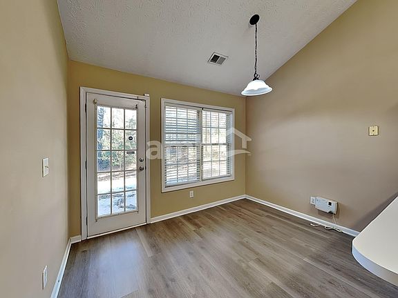 4th image of 725 Windsor Brook Ln