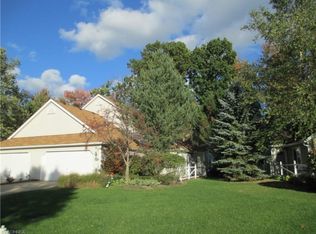 691 Hunters Trl, Akron, OH 44313