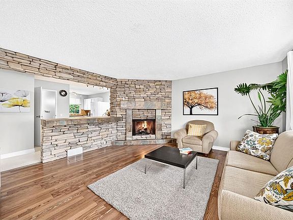 5th image of 1949 S Lytton Cres SE