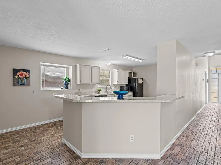 8128 Heritage Place Dr — Photo 17