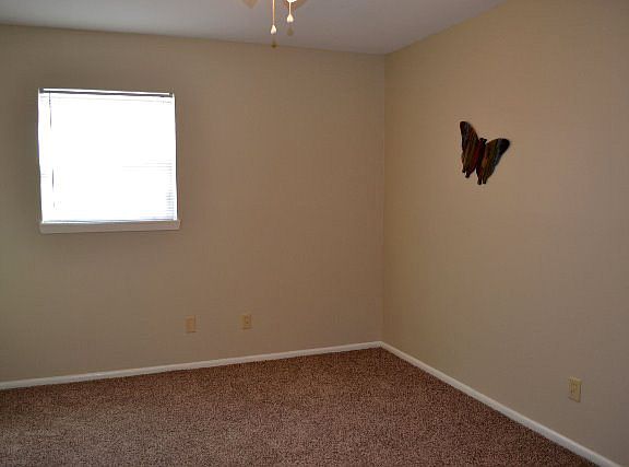 3rd image of 703 Morning Glory Ln