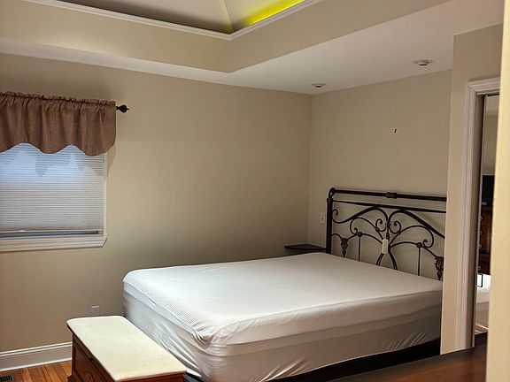 3rd image of 76 King George Rd #1