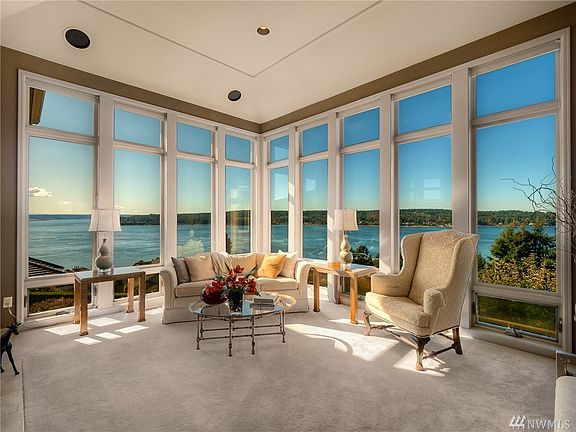 The dramatic setting takes advantage of the view. 