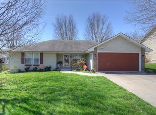 1205 Graystone Dr, Grain Valley, MO 64029