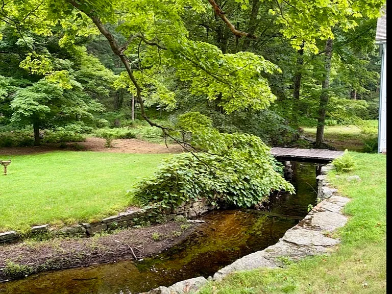 320 Valley Rd — Photo 15