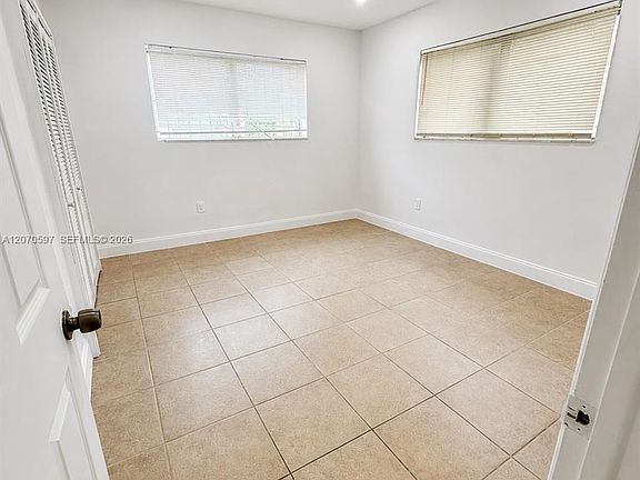 5th image of 1951 NE 167th St APT 15