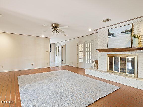 4th image of 941 Anthony Ave