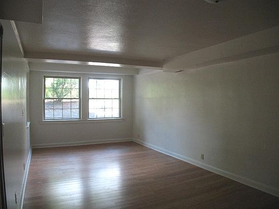 4th image of 818 W Moss Ave #C1