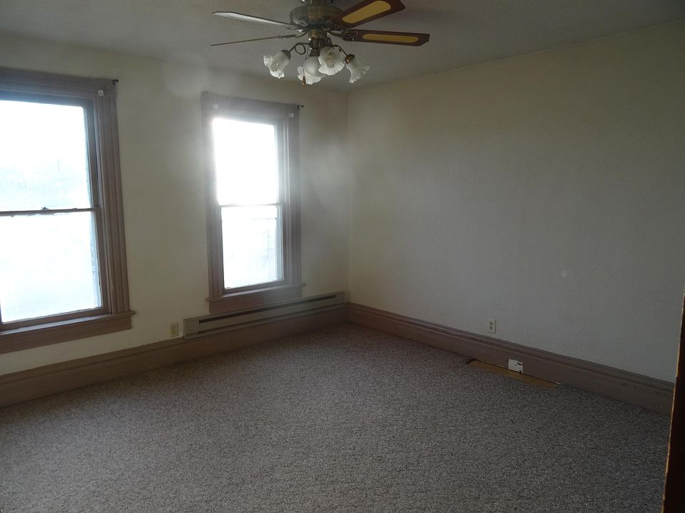 1st image of 426 1/2 E 6th St
