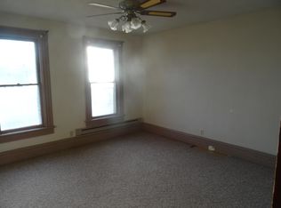 426 1/2 E 6th St, Winona, MN 55987