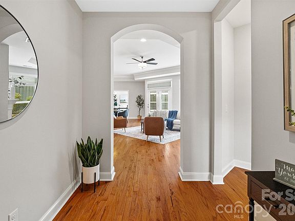 5th image of 2106 Epworth Ct