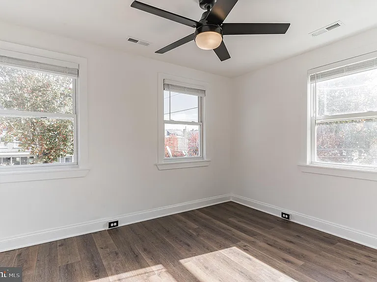 5300 5th St NW — Photo 9