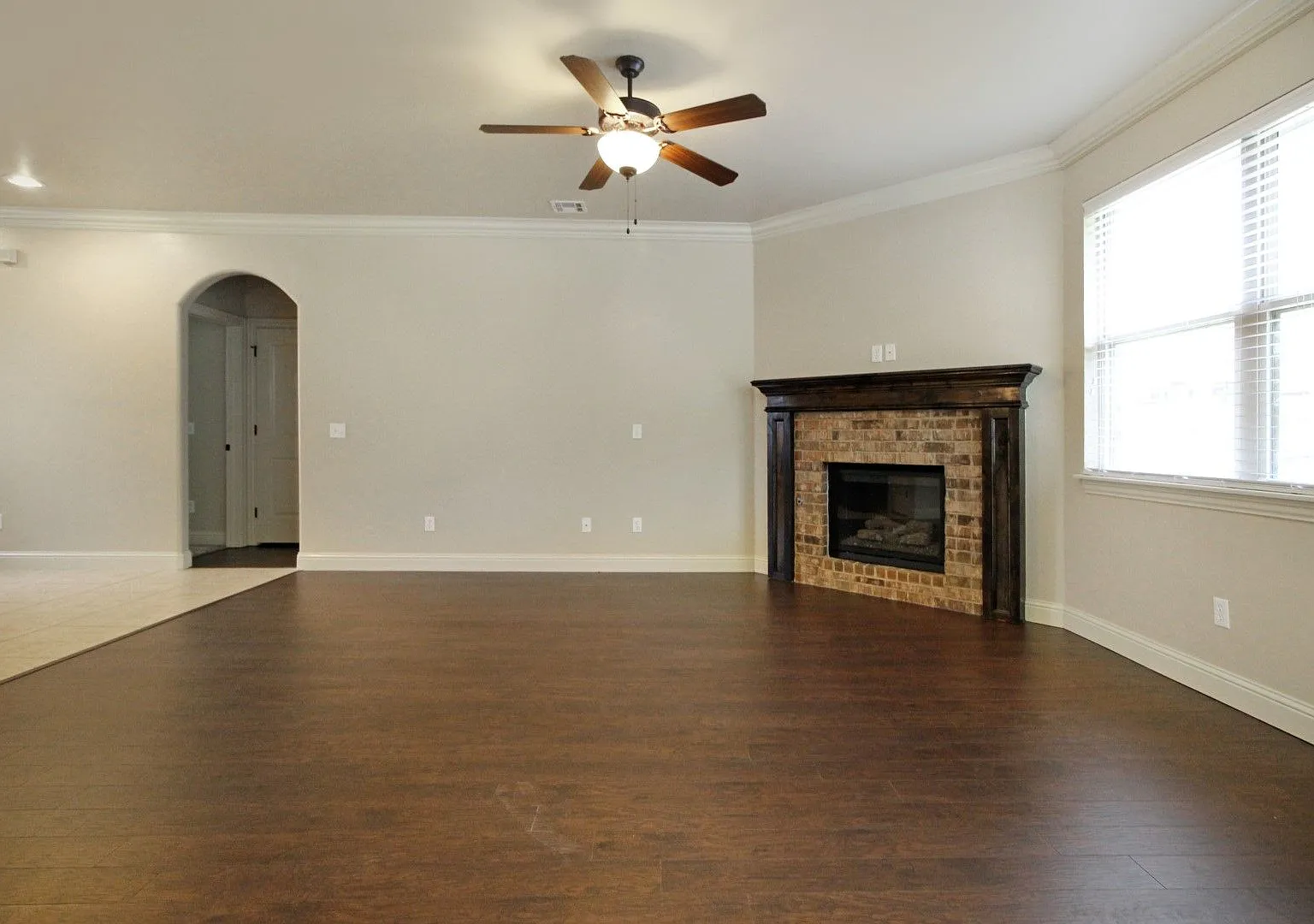 Wonderful 3 bed + bonus, 2.5 bath, & 3 car in Edmond — Photo 3