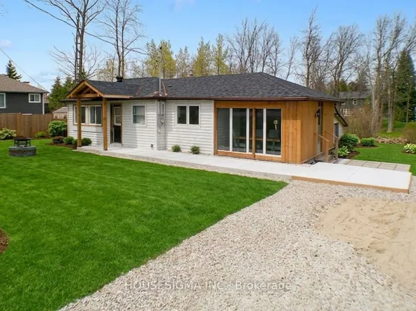 8892 Beachwood Rd, Wasaga Beach, ON L9Z 2Y5