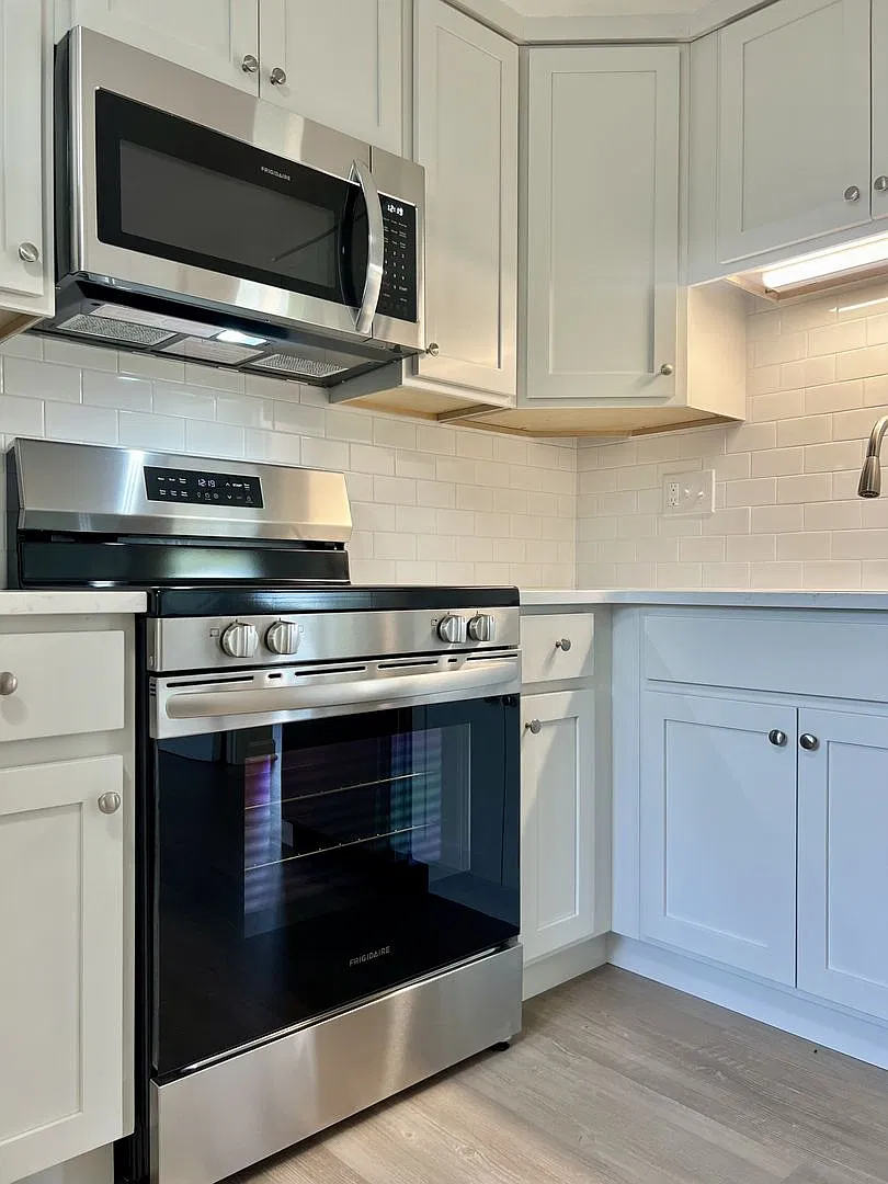 Imperial Apartments - Your Newly Renovated Luxury 1 Bed/1 Bath Home! — Photo 1