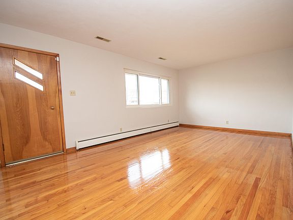 2nd image of 1109 Stadium Blvd