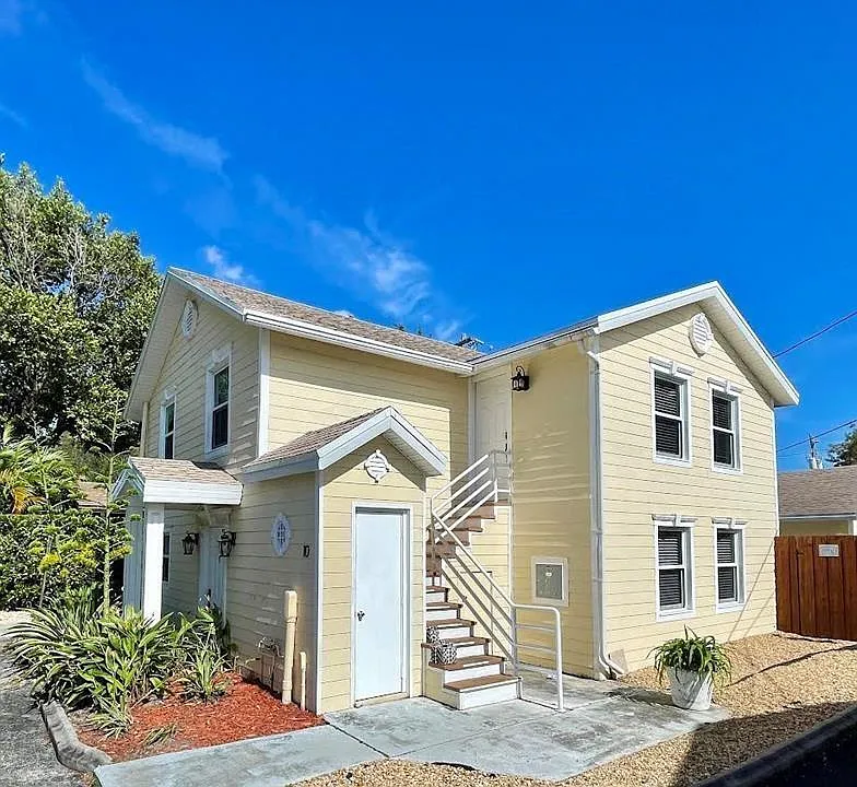 10 NE 11th Ave #3