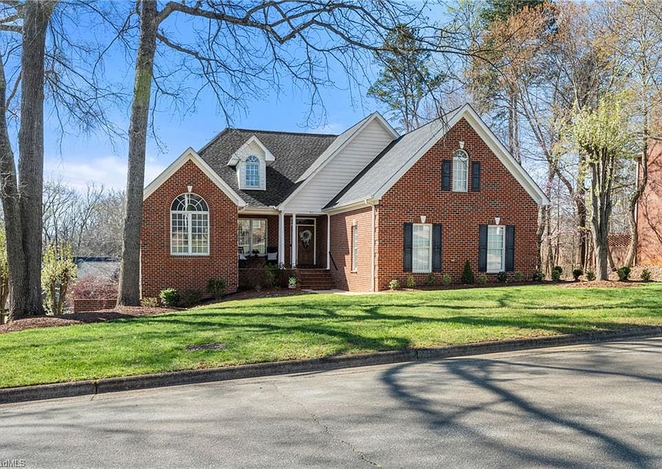 1st image of 925 Rivers Edge Dr