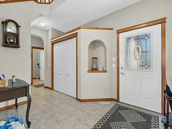 2nd image of 10 E Westmount Rd