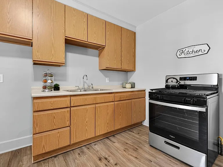 318 Charles St #1R — Photo 4