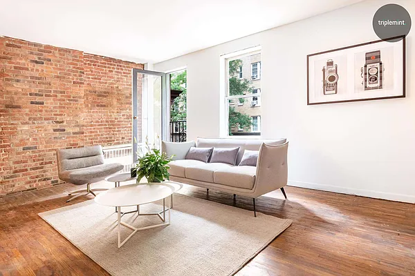 Sold by Triplemint | media 7