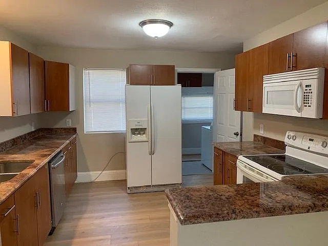 2306 Poplar St — Photo 15