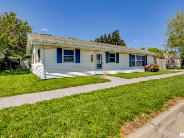 702 E Illinois St, Assumption, IL 62510