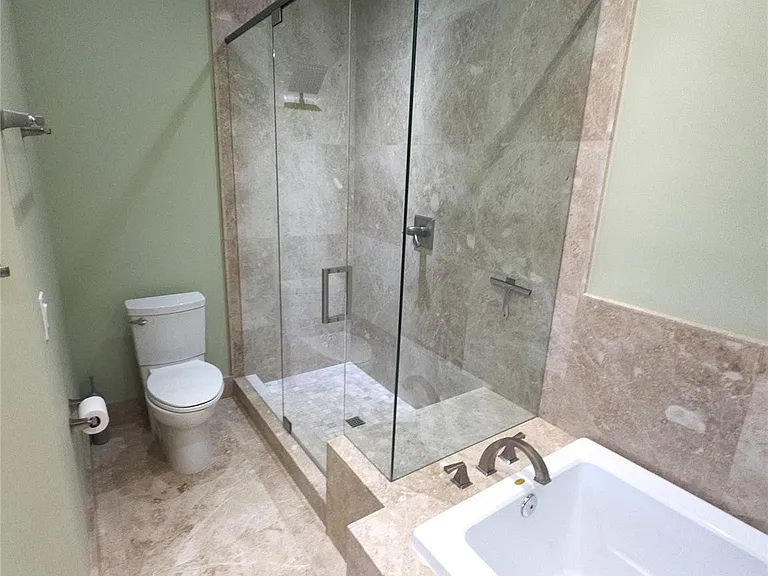 5770 Coach House Cir #F — Photo 18