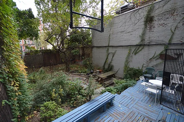 Rented by Universal Realty Group | media 25