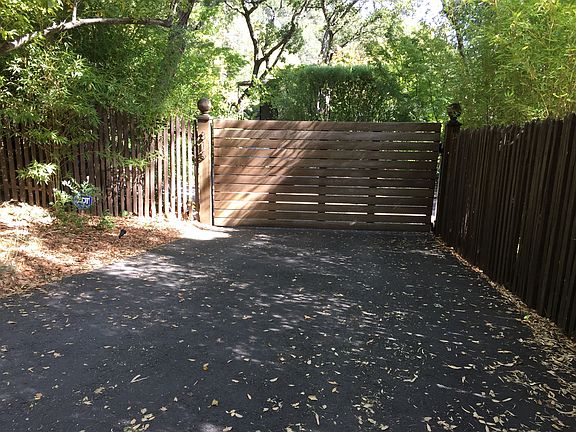 4th image of 315 Cypress Dr