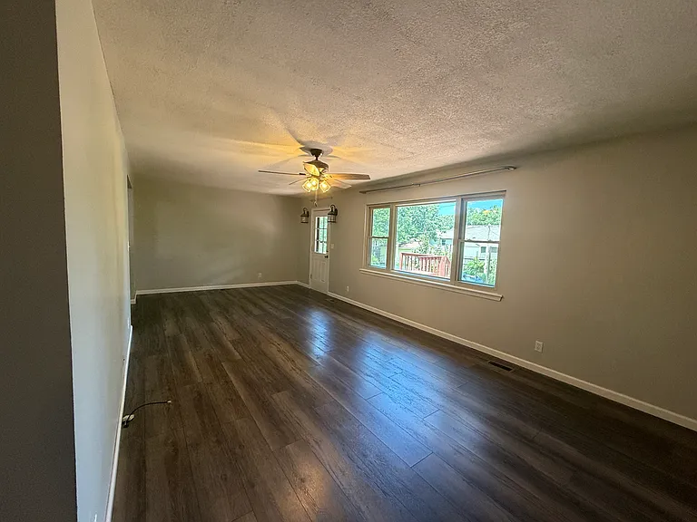 109 Anita Dr — Photo 7